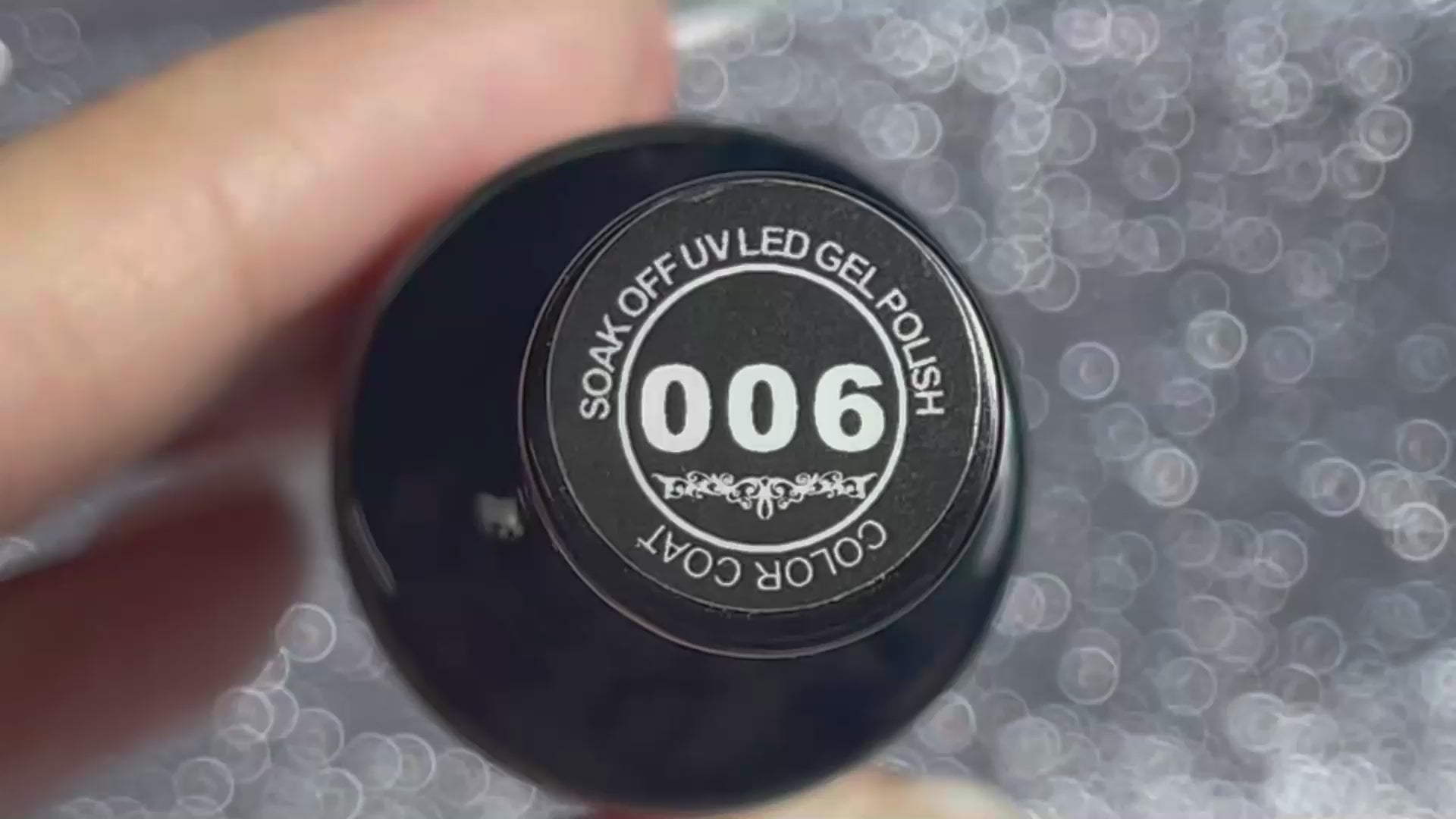 Application du vernis gel rouge iconique B-006 Beautilux