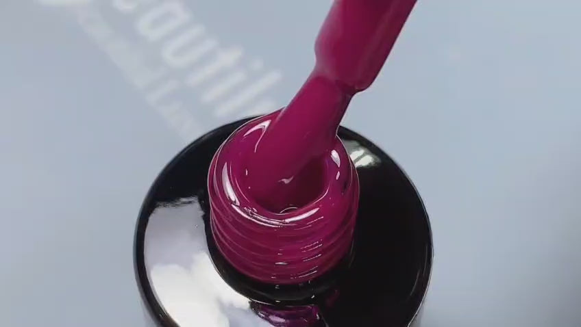 Application vernis rouge rubis AT-29
