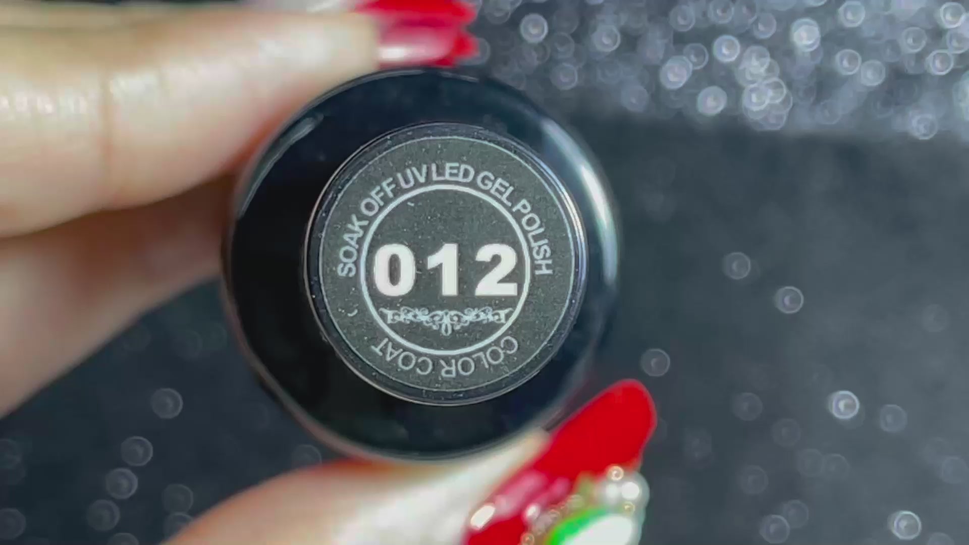 Application du vernis semi-permanent rouge ébène pourpre B-012 Beautilux